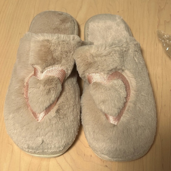 Cozy Heart Slippers - Picture 4 of 6